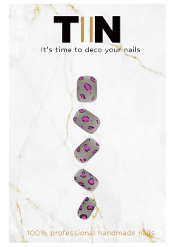 Gray pink leopard print Nails